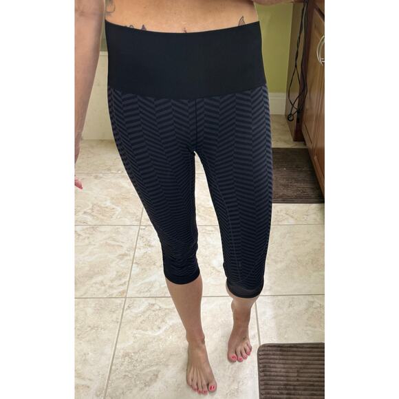 LULULEMON In The Flow Crop II Heathered Naval dark Blue black knee length crop 4 - Picture 2 of 8
